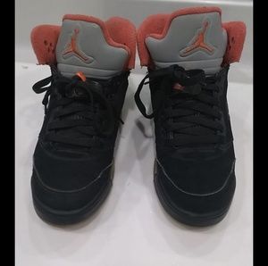 Jordan Retro 5 Black Alarming pink